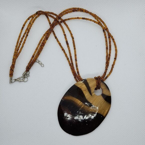 🔺️Beaded Necklace w/Statement Pendant - Picture 1 of 11